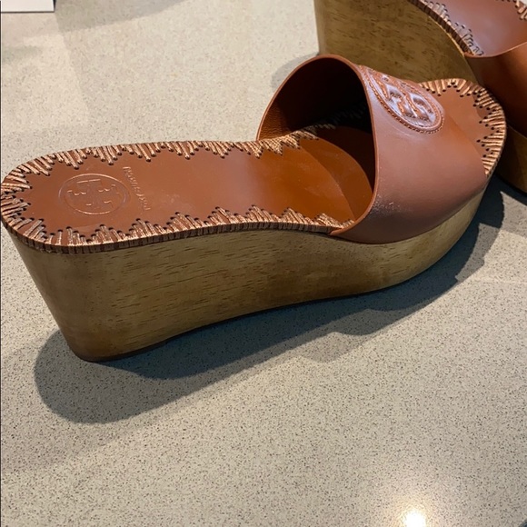 Tory Burch wedge slide - Picture 2 of 3